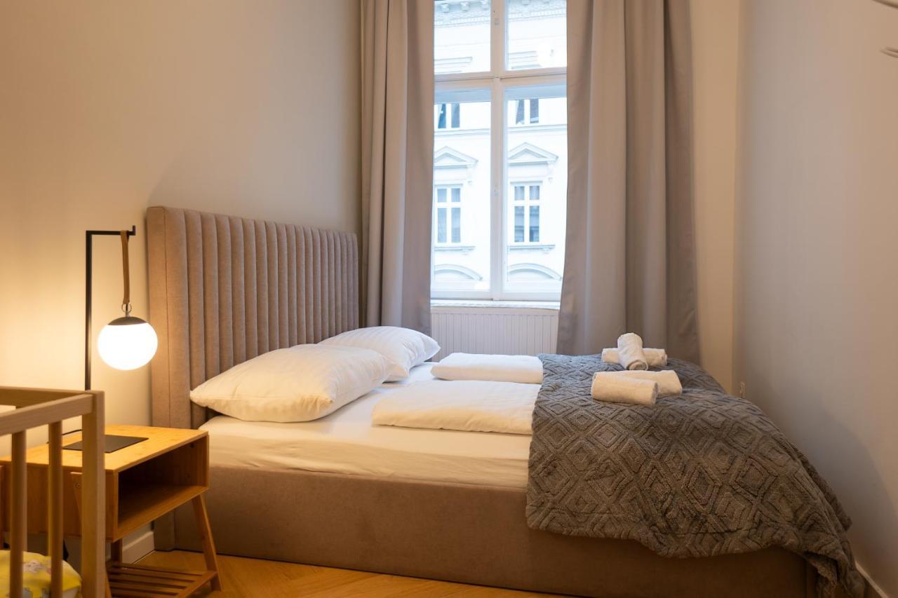 וינה Spacious 110М2 Flat In The City Center מראה חיצוני תמונה