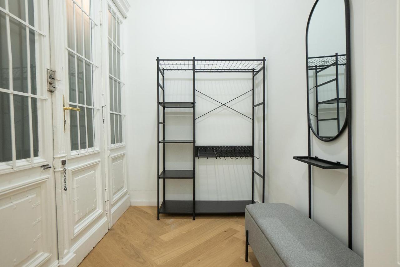 וינה Spacious 110М2 Flat In The City Center מראה חיצוני תמונה