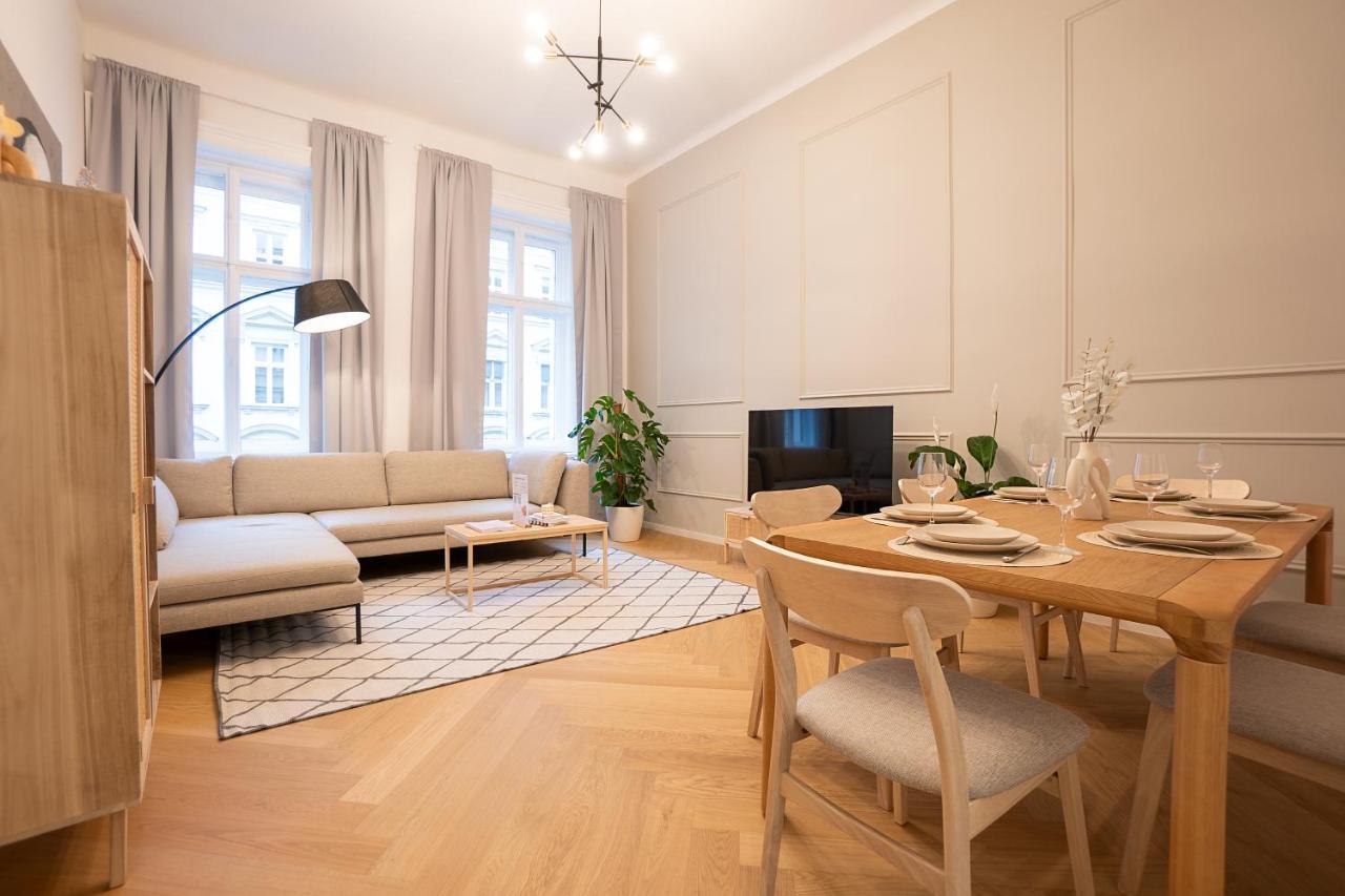 וינה Spacious 110М2 Flat In The City Center מראה חיצוני תמונה