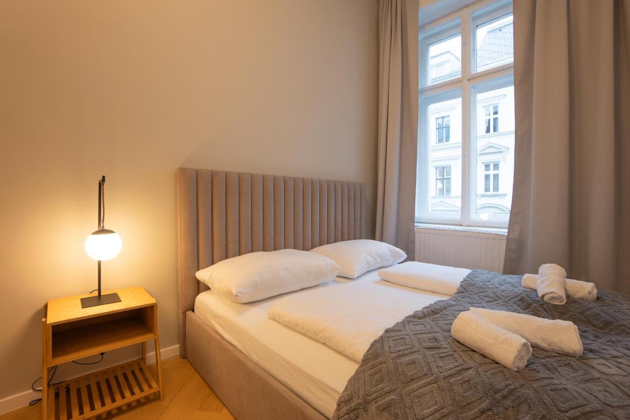 וינה Spacious 110М2 Flat In The City Center מראה חיצוני תמונה