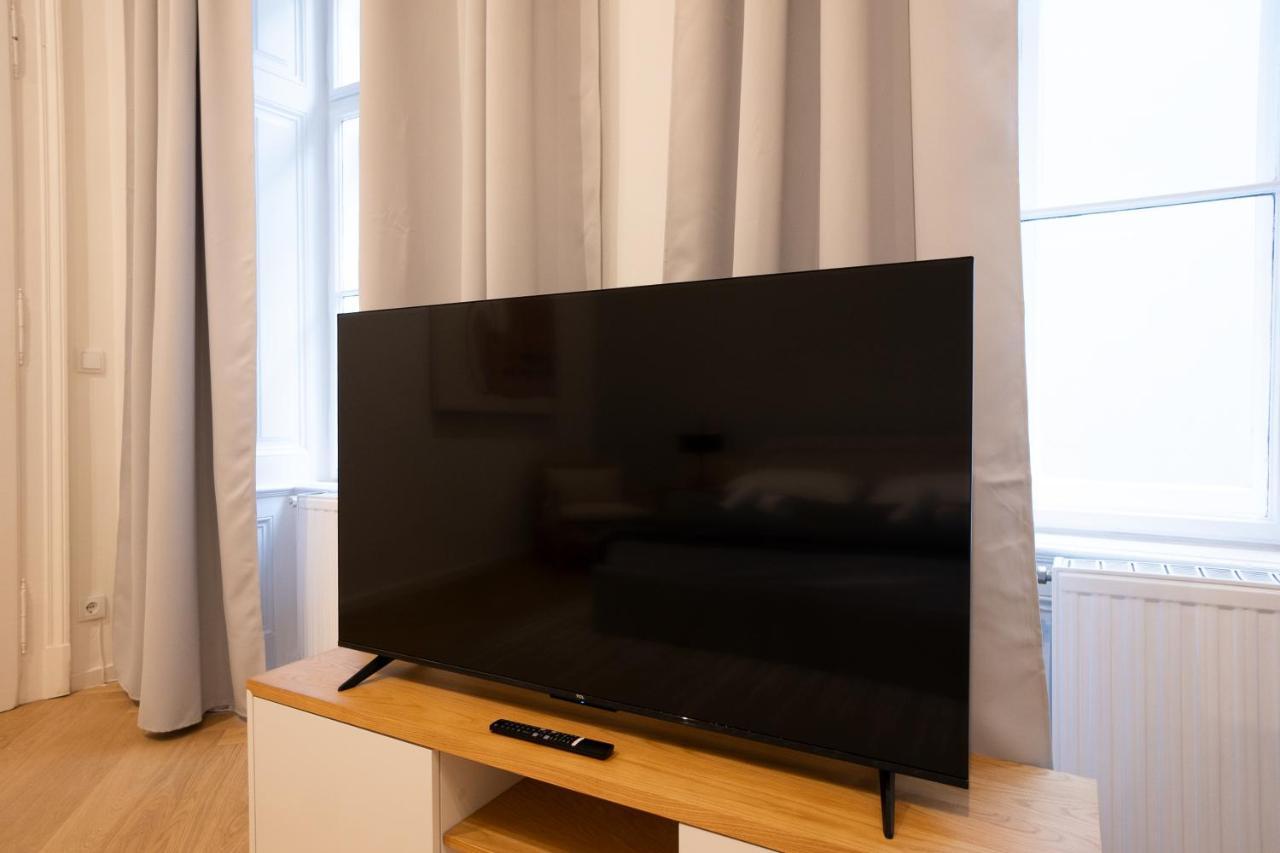 וינה Spacious 110М2 Flat In The City Center מראה חיצוני תמונה