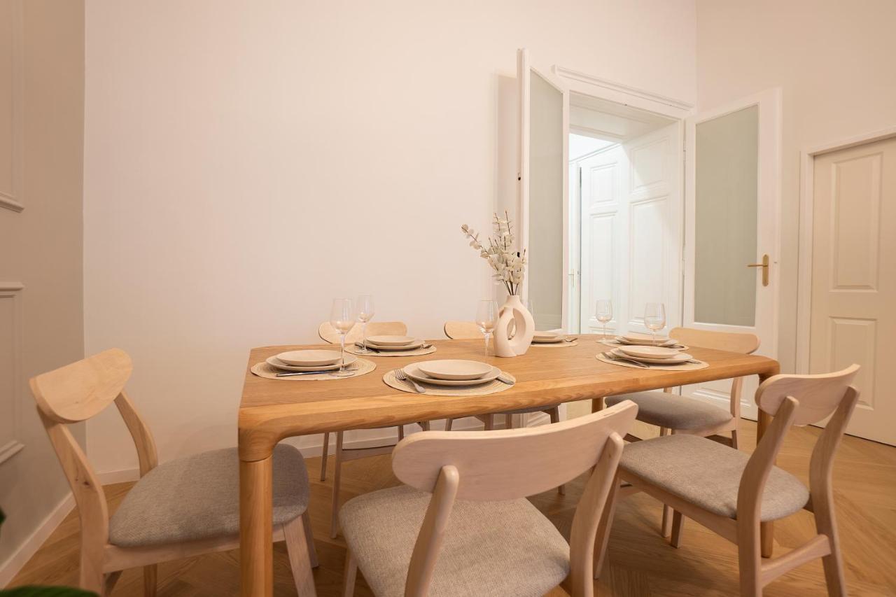 וינה Spacious 110М2 Flat In The City Center מראה חיצוני תמונה