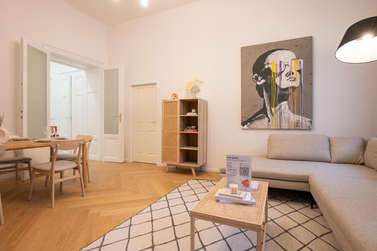 וינה Spacious 110М2 Flat In The City Center מראה חיצוני תמונה