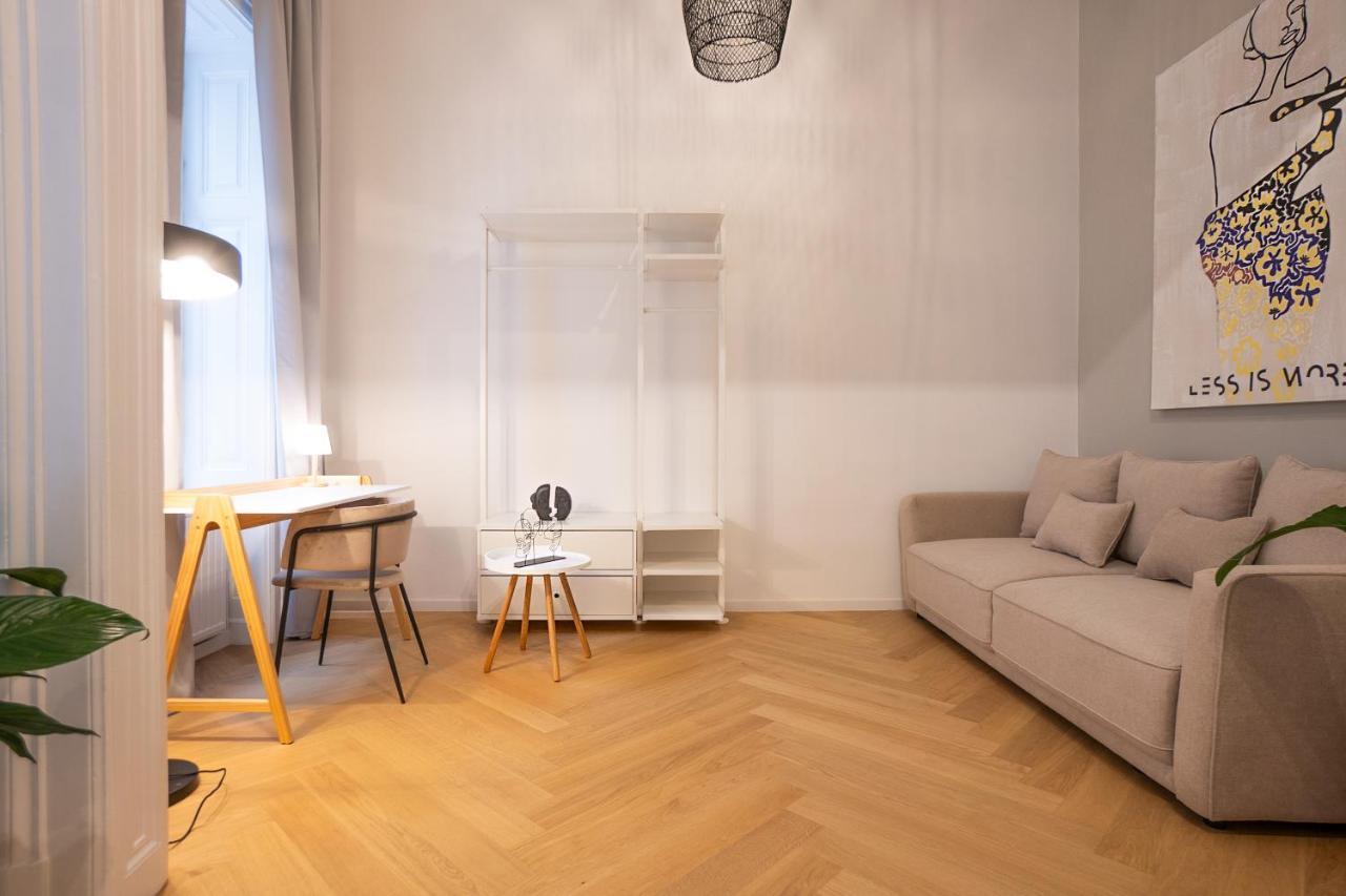 וינה Spacious 110М2 Flat In The City Center מראה חיצוני תמונה