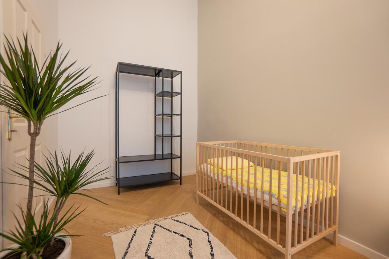 וינה Spacious 110М2 Flat In The City Center מראה חיצוני תמונה