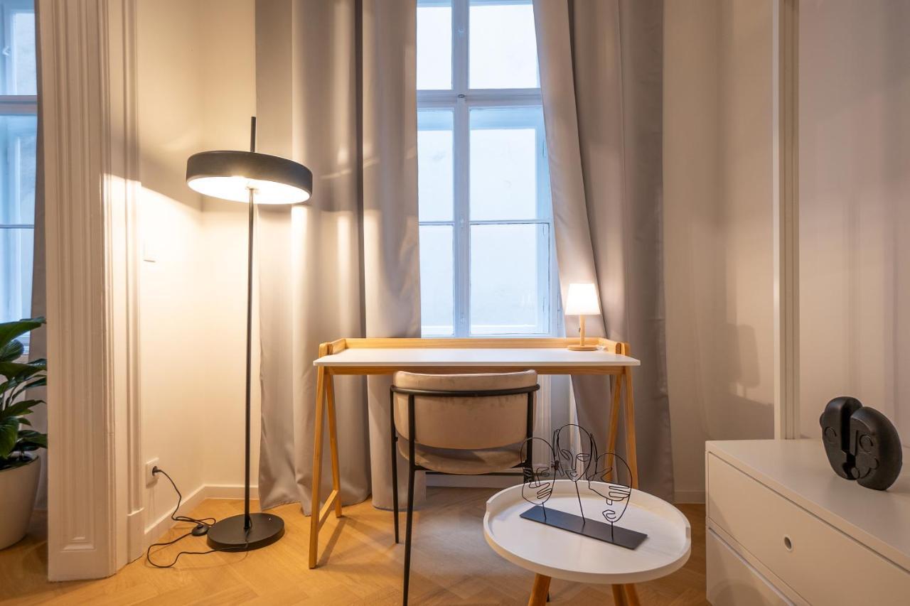 וינה Spacious 110М2 Flat In The City Center מראה חיצוני תמונה