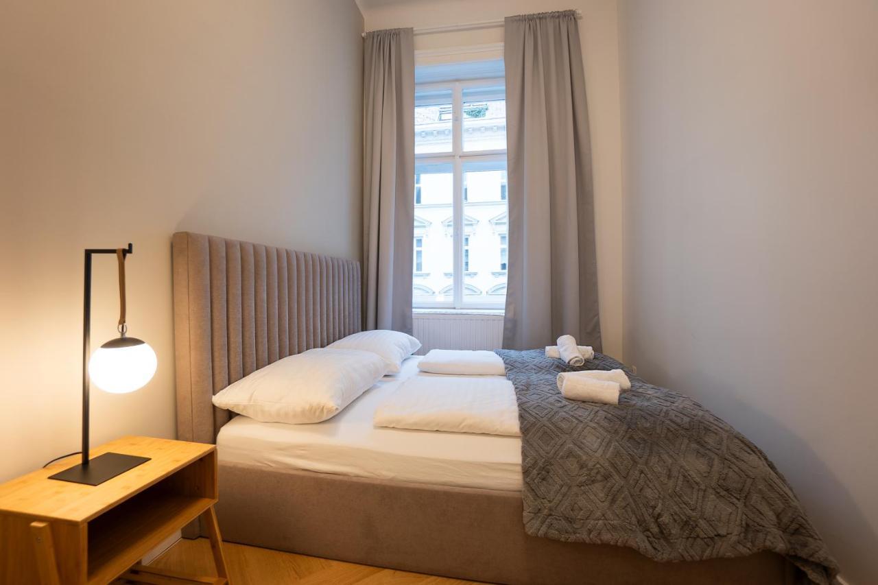 וינה Spacious 110М2 Flat In The City Center מראה חיצוני תמונה