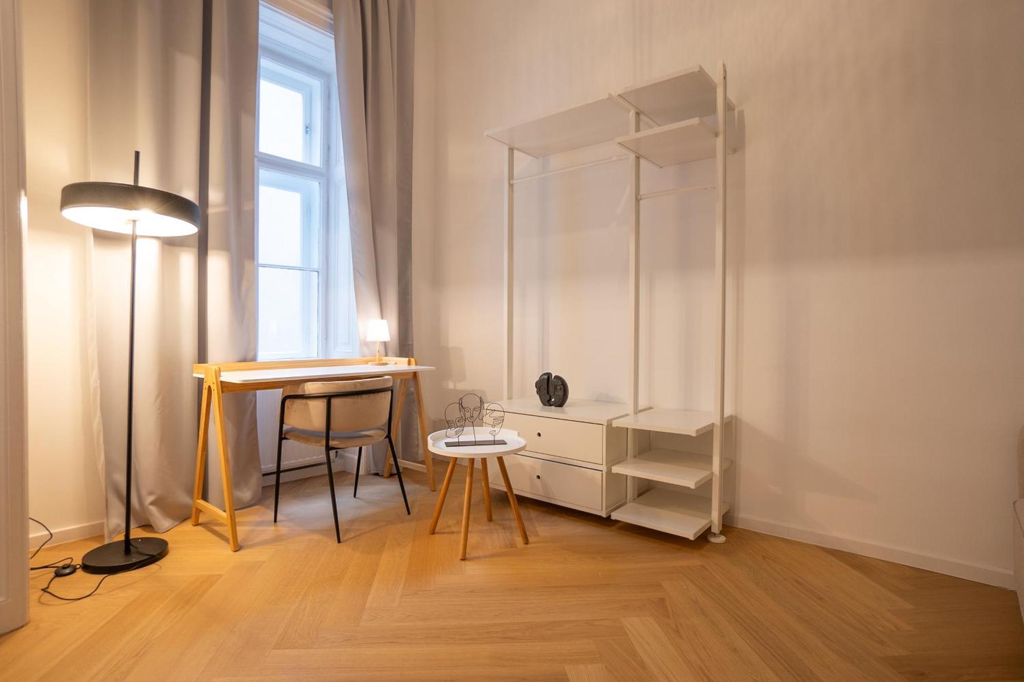 וינה Spacious 110М2 Flat In The City Center מראה חיצוני תמונה