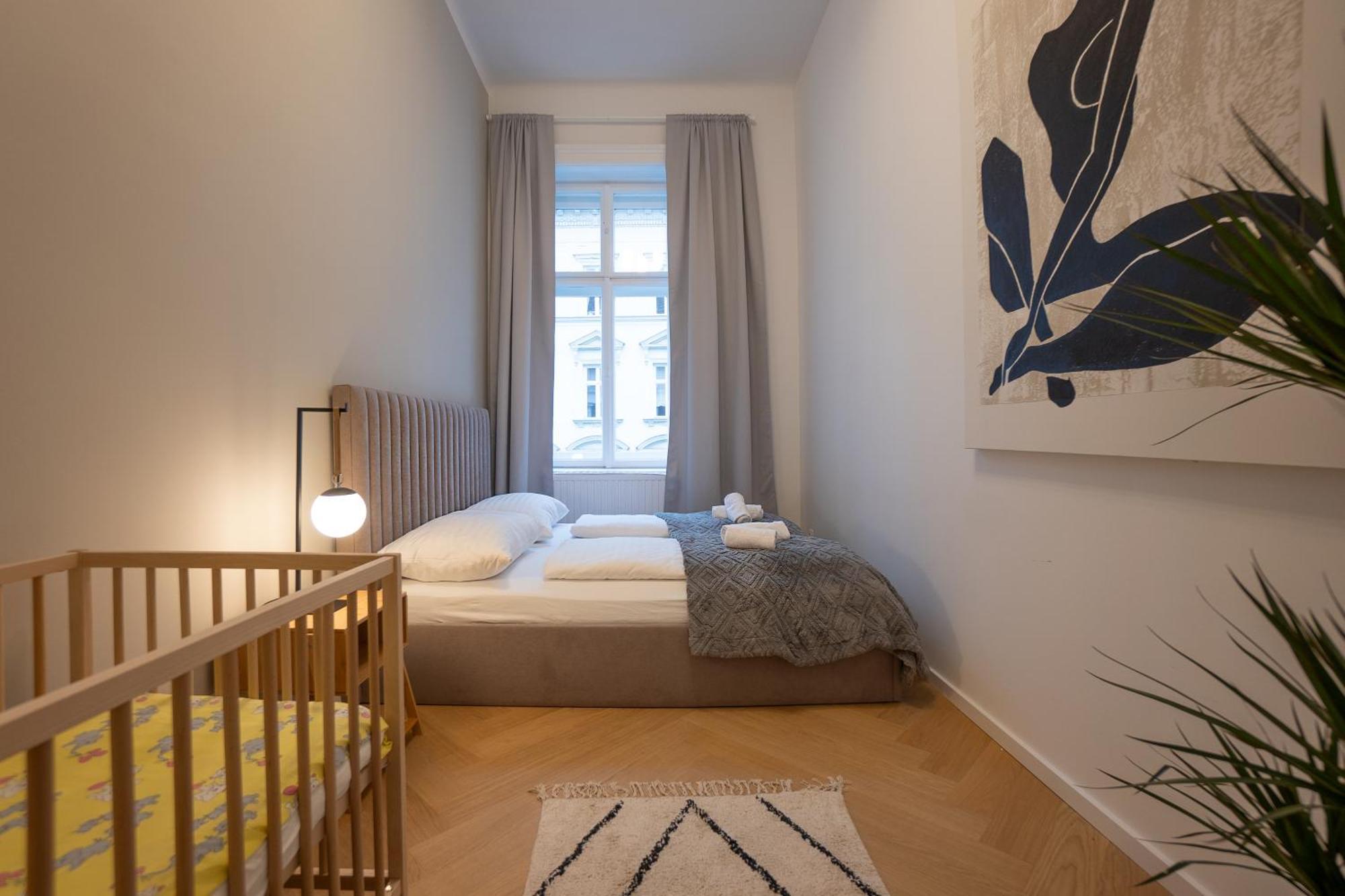 וינה Spacious 110М2 Flat In The City Center מראה חיצוני תמונה