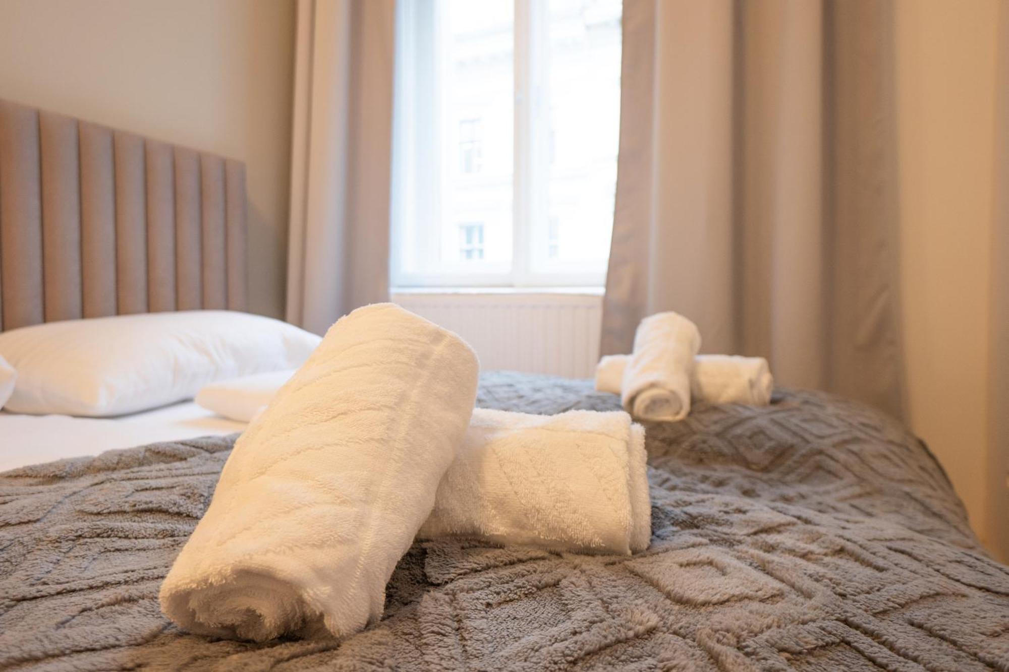 וינה Spacious 110М2 Flat In The City Center מראה חיצוני תמונה
