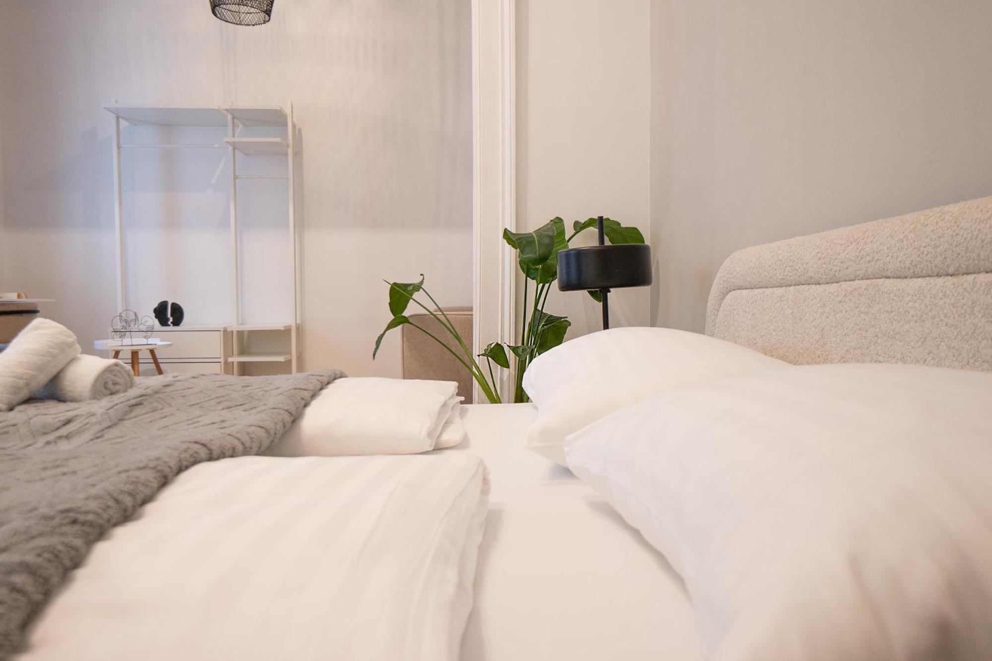 וינה Spacious 110М2 Flat In The City Center מראה חיצוני תמונה