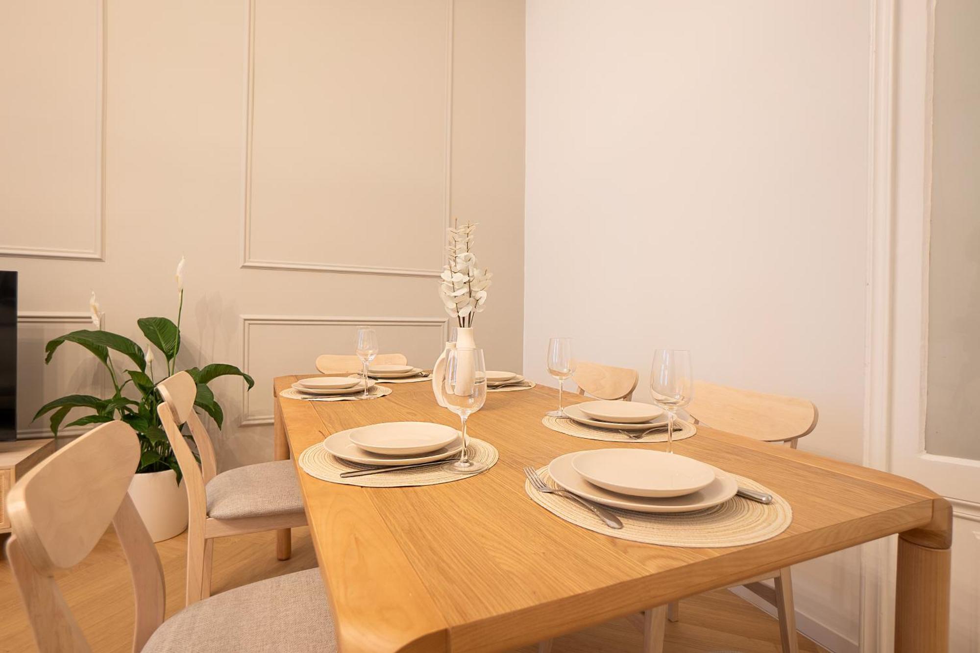 וינה Spacious 110М2 Flat In The City Center מראה חיצוני תמונה